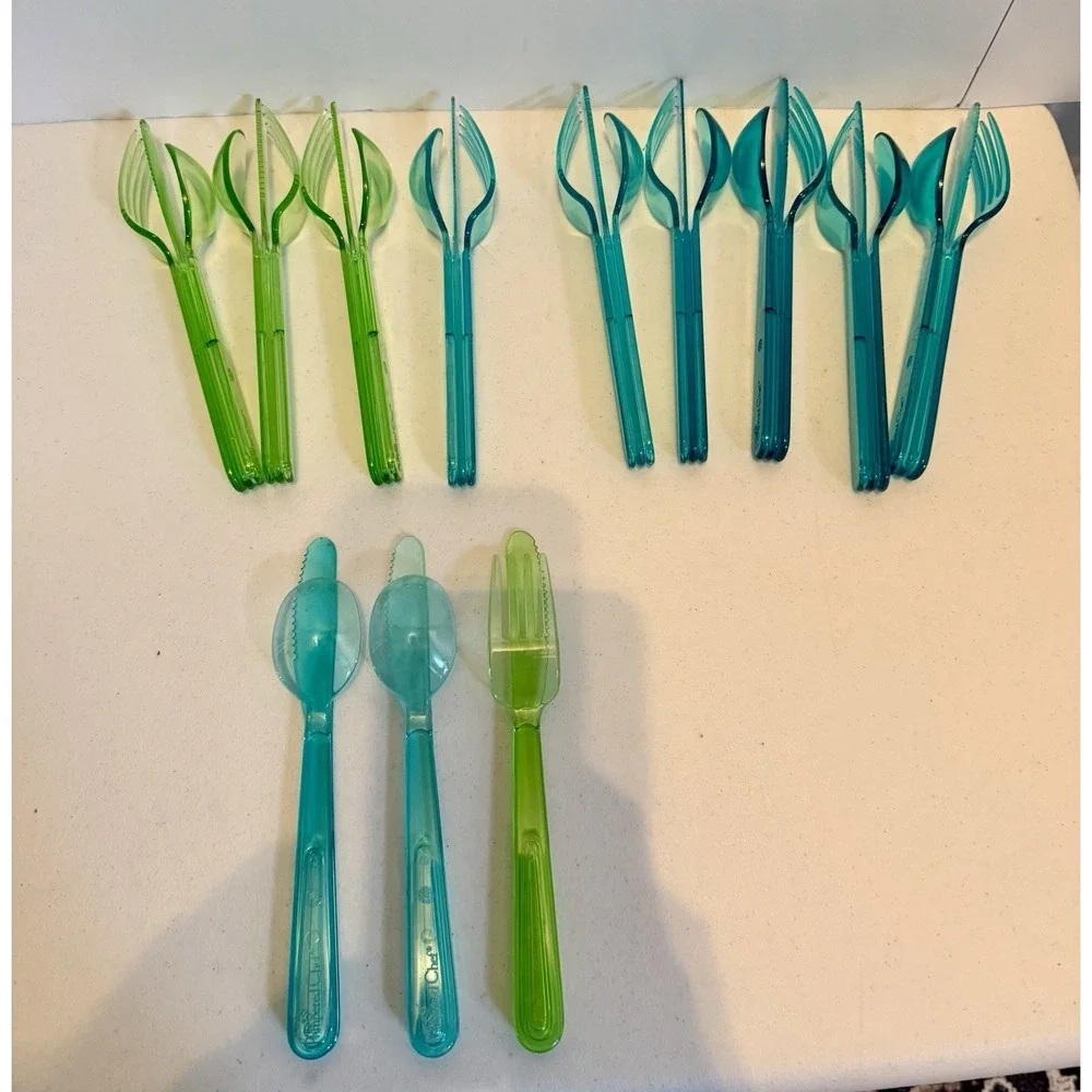 Set Pampered Chef Outdoor Party Plates, Plate Caddy Expandable Utensils Retired